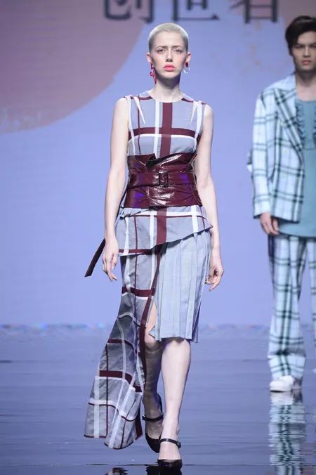 坐標大浪 時尚風云激蕩，潮流與創新共生——2019春夏中國紡織面料流行趨勢暨新銳設計師發布秀側記